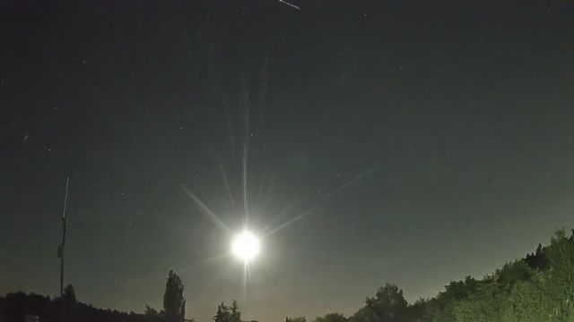 AMS250 meteor